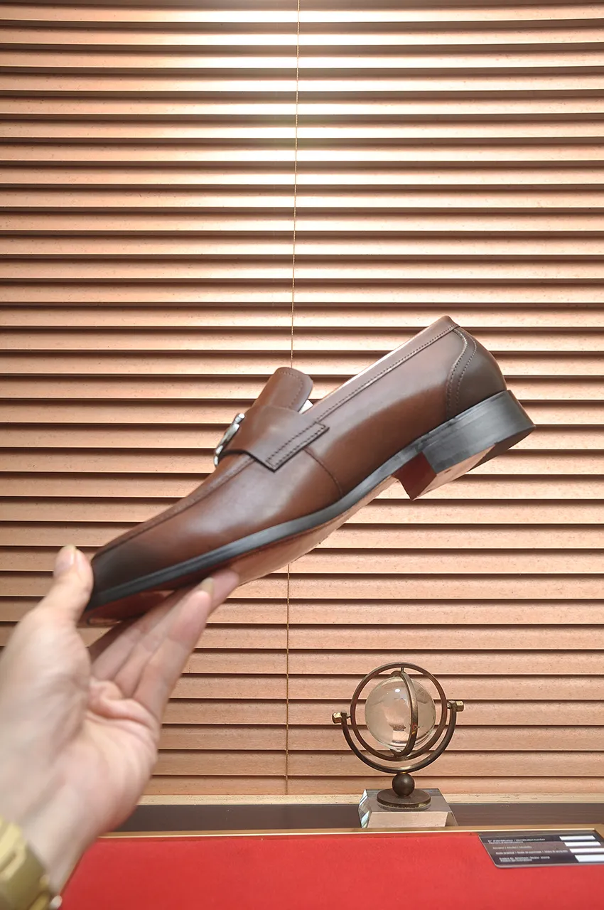 Men's men's shoes 💰500💶🌲 DG top 🔍🔍Men's new leather shoes 🚹 are on sale at the same time at the counter ⚠The uppers are imported cowhide from Italy, the entire imported cowhide lining, imported accessories 💪💪, completely 1⃣️ vs 1⃣️ replica 🇮 🇹💪💪, ⚠Sole: The original sole is specially provided by the original factory, the exclusive movable molded sole is super comfortable, ⚠The original factory follows the order, 🔍🔍high quality, you can enter and exit the counter at will, welcome to compare ⚠Size: 38-44 (45 customized)
